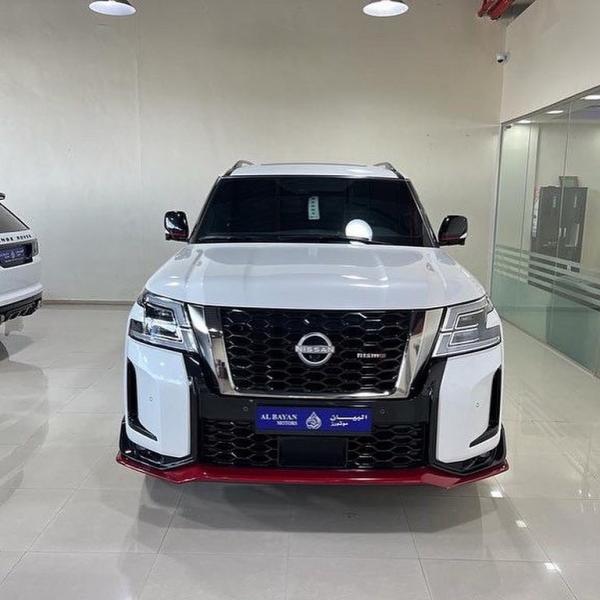 للبيع نيسان باترول نيسمو موديل 2021 ابيض تحت الضمان في ابوظبي