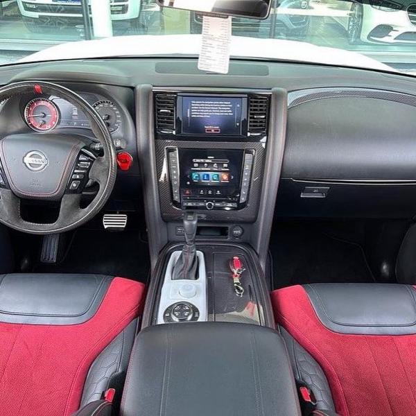 للبيع نيسان باترول نيسمو موديل 2021 ابيض تحت الضمان في ابوظبي