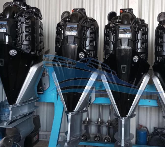 للبيع 4 محركات ميركوري 300 v8 طقم موديل 2019 مع كامل اغراضها