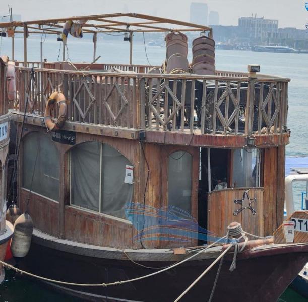 للبيع مطعم عائم الطول ١٢ وفيه نص مكينه مش كامل