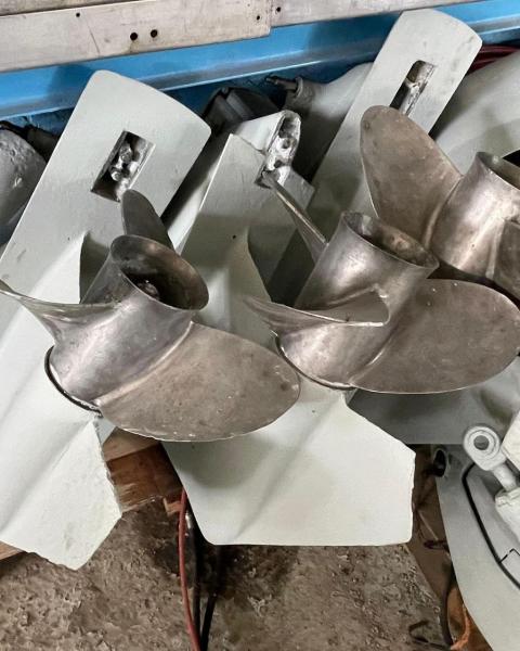 للبيع مكينة ياماها ME 421 اسطوانة 6 250حصان موديل2018مع ملحقاتها