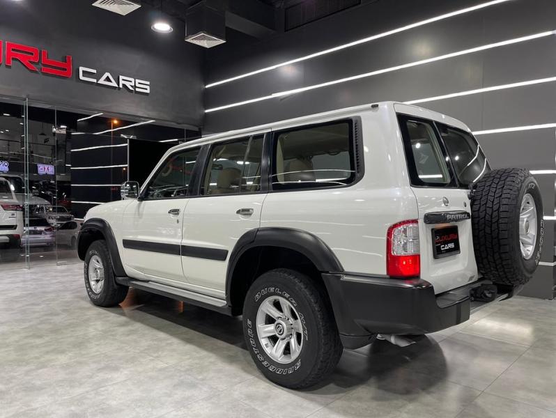 للبيع نيسان فتك Vtc 4800 موديـل 2004 ابيض المسعود