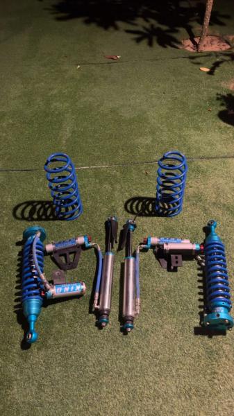 للبيع جامبينات كنق 2.5 حق اللكزس والاستيشن