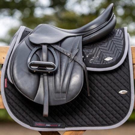 للبيع نصف وسادة LeMieux Grip من Equistore.me لمعدات الفروسية
