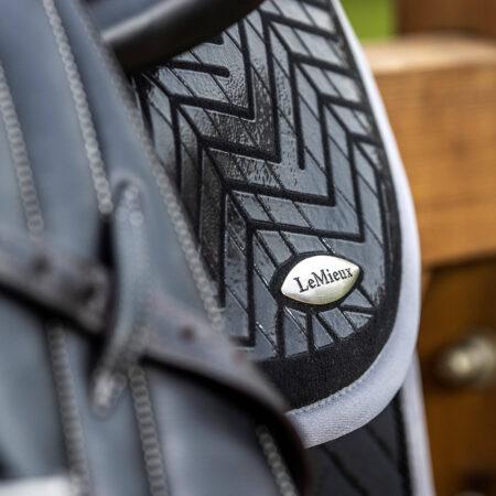 للبيع نصف وسادة LeMieux Grip من Equistore.me لمعدات الفروسية