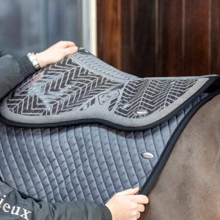للبيع نصف وسادة LeMieux Sports من Equistore.me لمعدات الفروسية