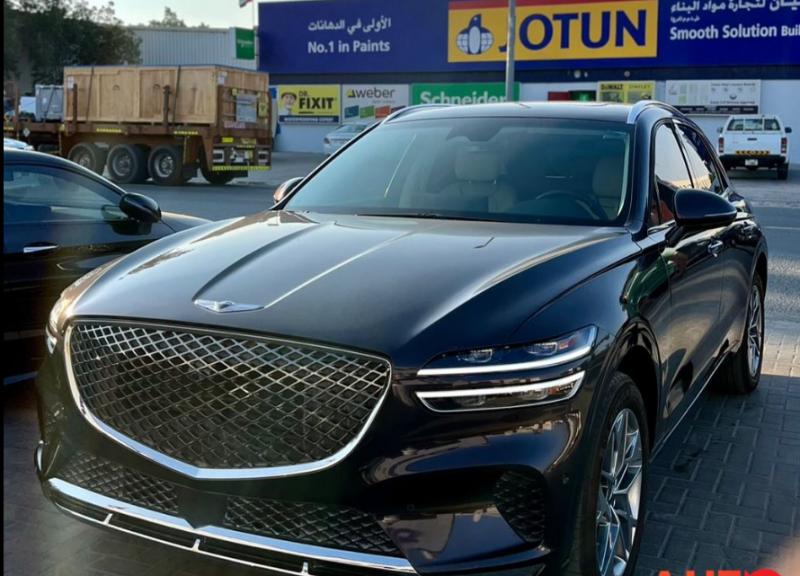 للبيع جينيسيس GV70 2022 مع مقاعد جلدية فاخرة بحالة الوكالة