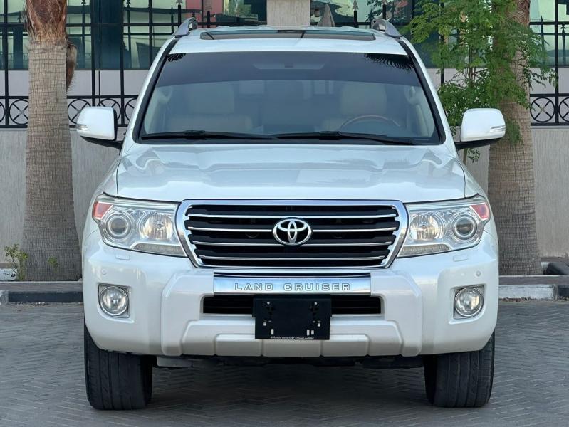 للبيع تويوتا لاند كروزر جي اكس ار V6 موديل 2014 خليجية فل ابشن رقم 1