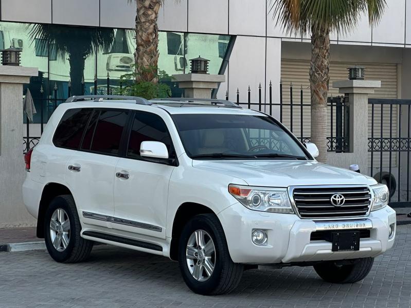 للبيع تويوتا لاند كروزر جي اكس ار V6 موديل 2014 خليجية فل ابشن رقم 1
