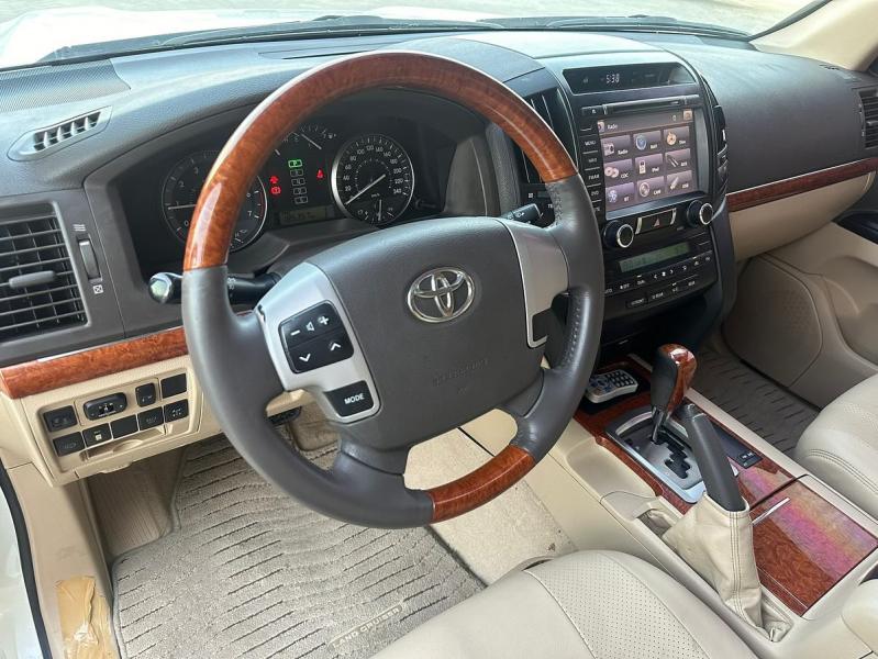 للبيع تويوتا لاند كروزر جي اكس ار V6 موديل 2014 خليجية فل ابشن رقم 1