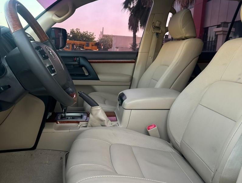 للبيع تويوتا لاند كروزر جي اكس ار V6 موديل 2014 خليجية فل ابشن رقم 1