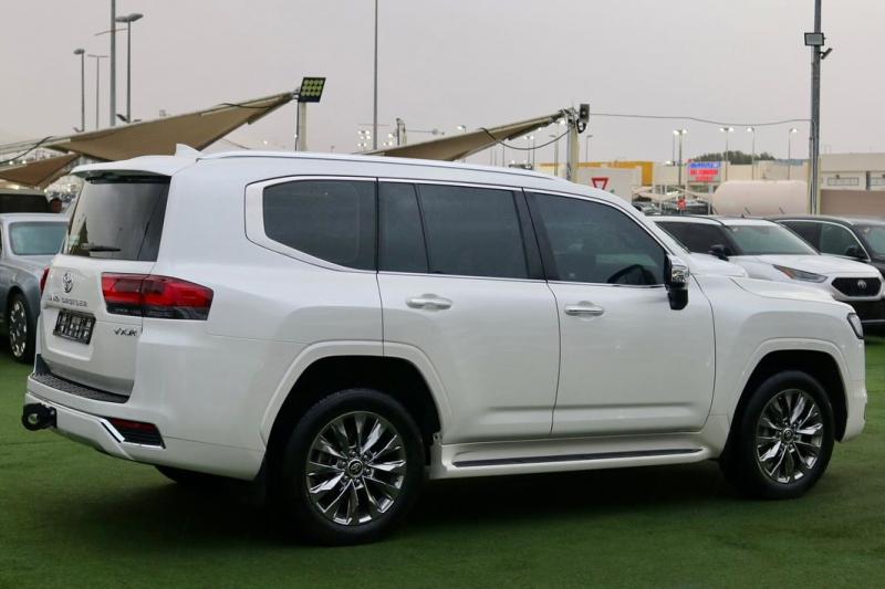 للبيع تويوتا لاندكروزر (ڨي إكس أر) موديل 2022 V6 خليجية تحت الضمان
