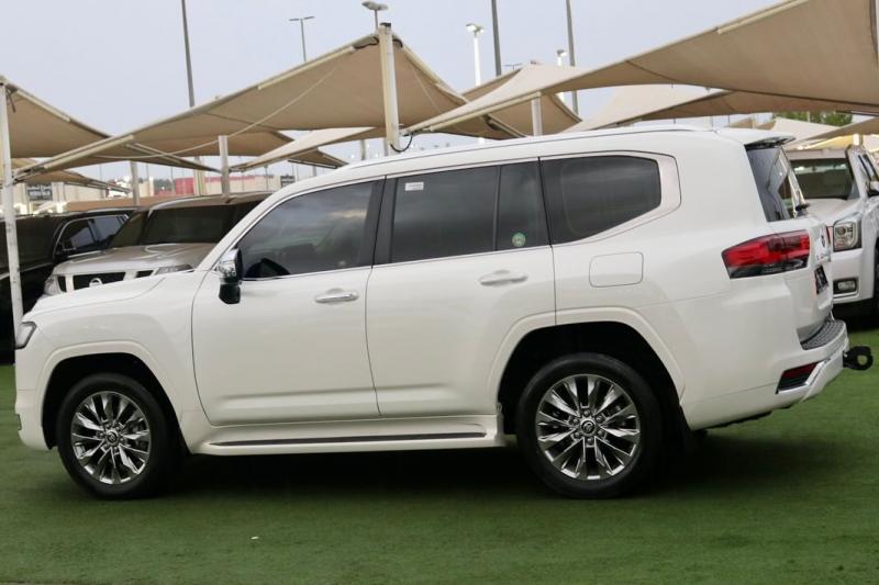 للبيع تويوتا لاندكروزر (ڨي إكس أر) موديل 2022 V6 خليجية تحت الضمان