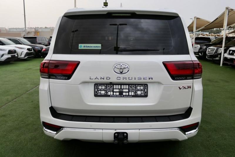 للبيع تويوتا لاندكروزر (ڨي إكس أر) موديل 2022 V6 خليجية تحت الضمان