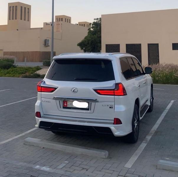 للبيع لكزس LX570 وارد الفطيم موديل 2021 سقنجر فول اوبشن في ابوظبي