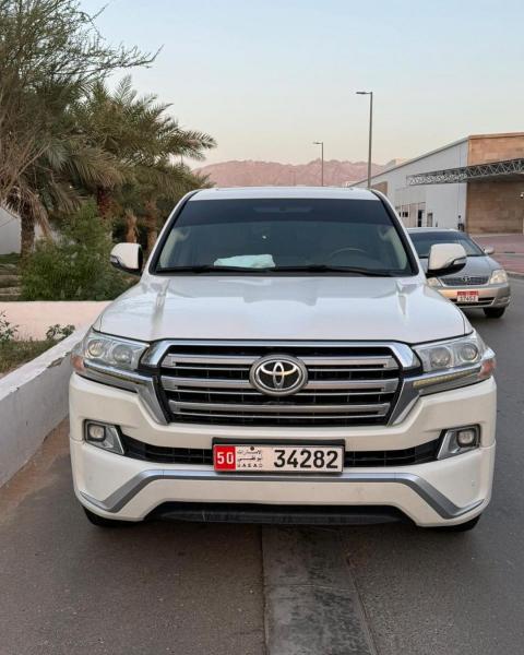 للبيع Vxr5.7 موديل 2016 صبغ وكاله في ابو ظبي