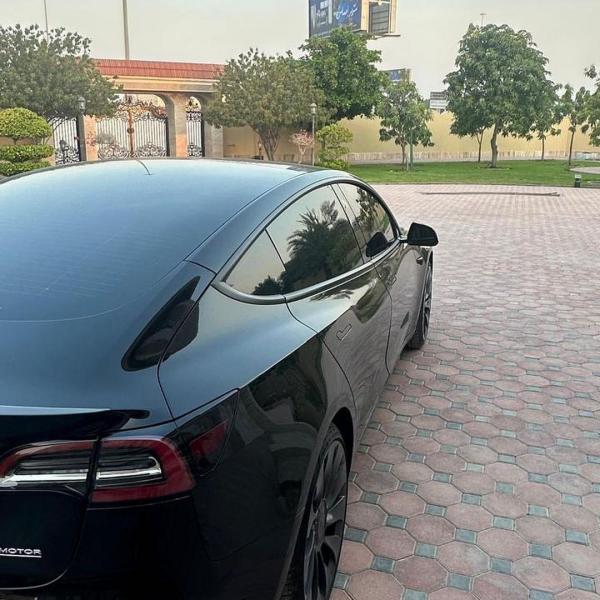 للبيع تسلا مودل ٣ موديل ٢٠٢١ performance على الضمان