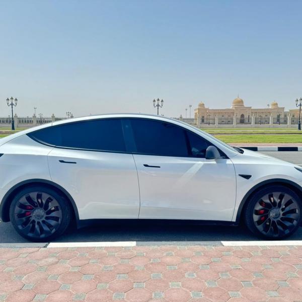 للبيع tesla model Y performance موديل 2023 خليجي