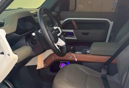 للبيع ديفندر v6 p400 خليجي الطاير موديل 2023