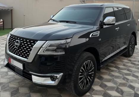للبيع نيسان بلاتنيوم 2015 V8 المكينه الصغيره .