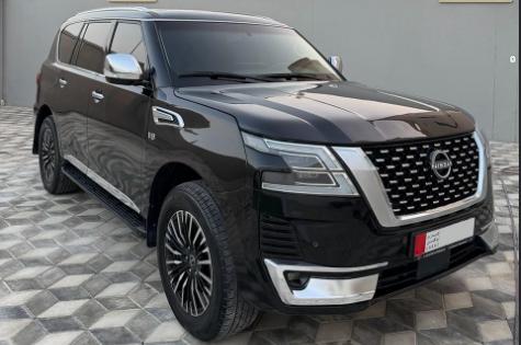 للبيع نيسان بلاتنيوم 2015 V8 المكينه الصغيره .