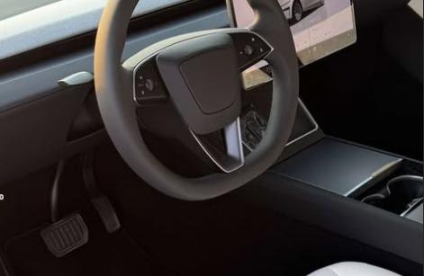 للبيع تسلا model Y long range موديل 2025 بحالة الوكالة