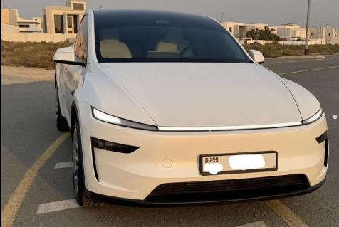 للبيع تسلا model Y long range موديل 2025 بحالة الوكالة