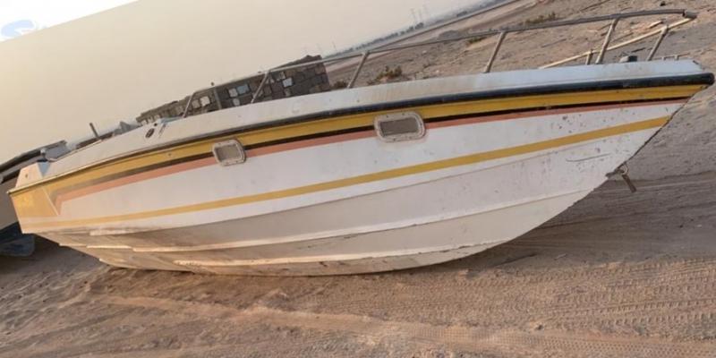 للبيع طراد 26قدم موصفات نزه