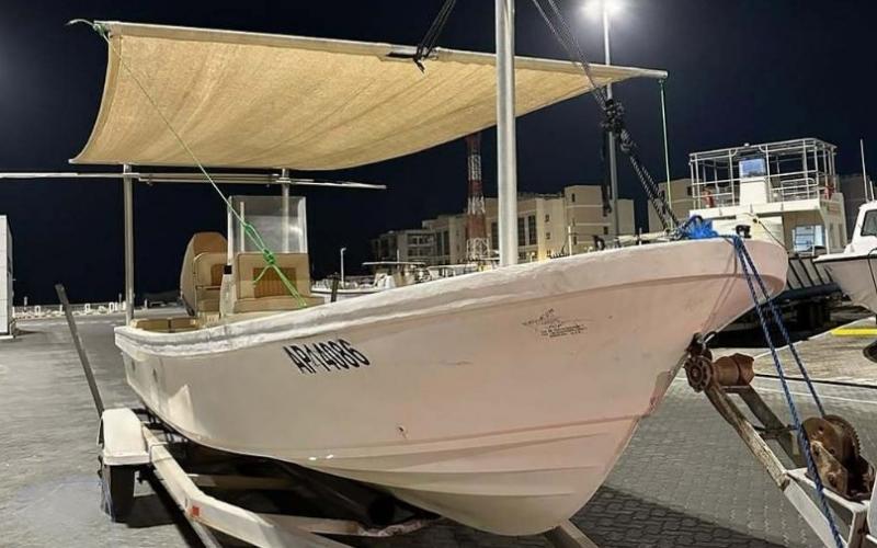 للبيع طراد مارينا الشارجه 29 قدم