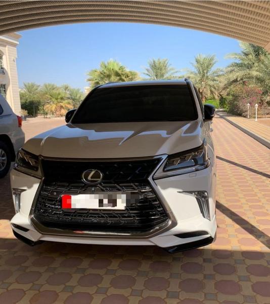 للبيع استيشن لكزس LX570 موديل 2017 الفطيم