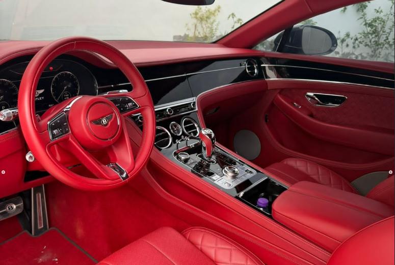 للبيع بنتلي GT W12 موديل 2020