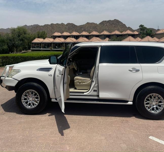 للبيع نيسان باترول SE V8 موديل 2012 المكينة الصغيره