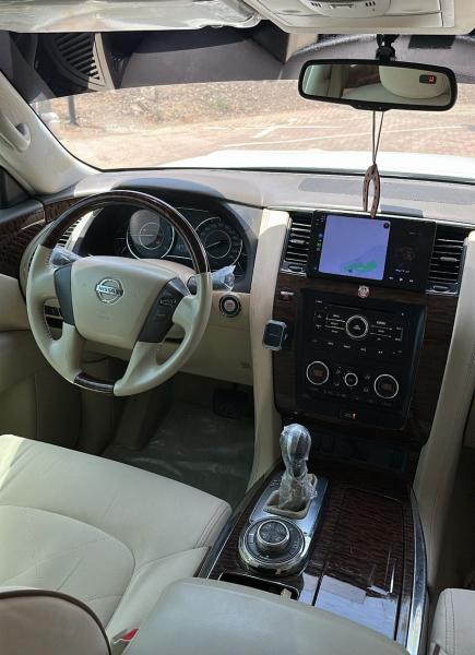 للبيع نيسان باترول SE V8 موديل 2012 المكينة الصغيره