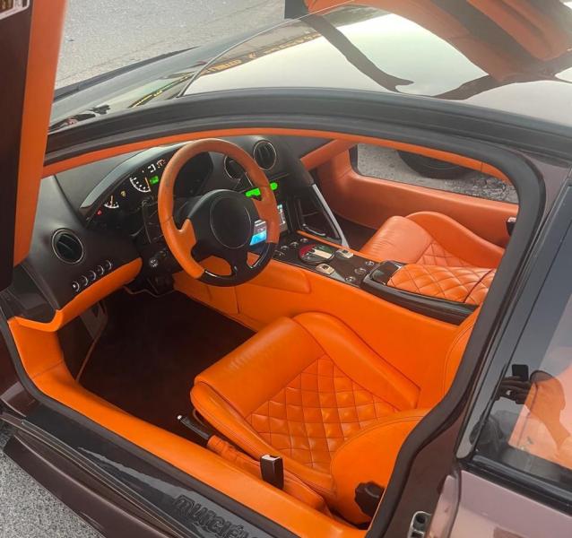 For sale Lamburgini murchilago LP640-4 model 2009 GCC spec special made 1 of 1