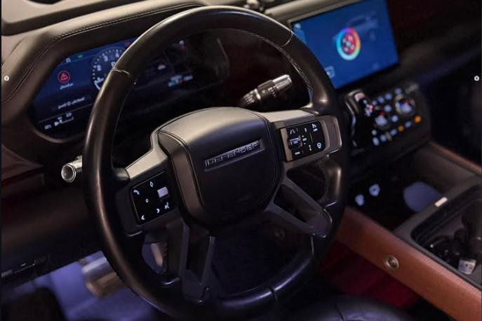 للبيع ديفندر X داينامك P400 أعلى فئة V6 موديل 2021 وارد كلين تايتل