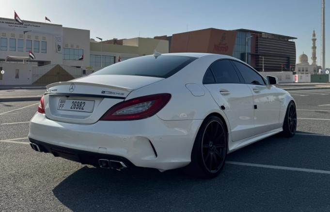 للبيع مرسيدس cls63 amg موديل 2015