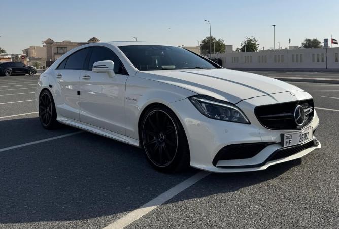للبيع مرسيدس cls63 amg موديل 2015