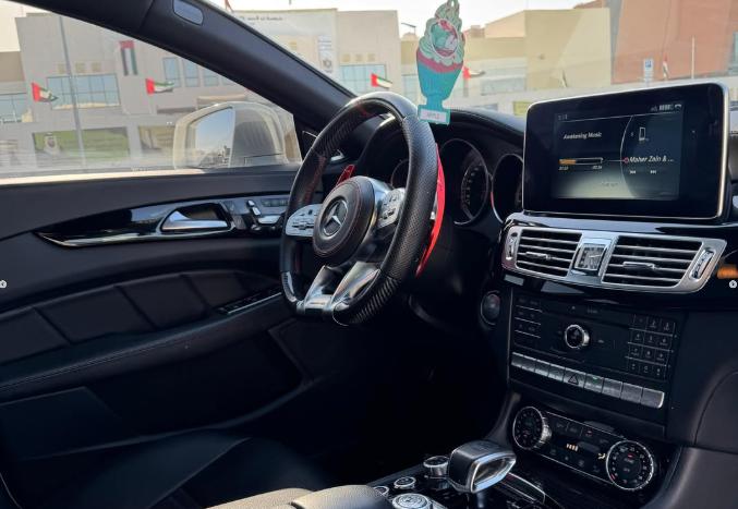 للبيع مرسيدس cls63 amg موديل 2015