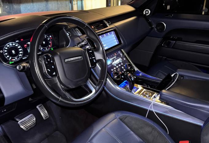 للبيع لاند روفر P400 V6 سوبرتشارج موديل 2019