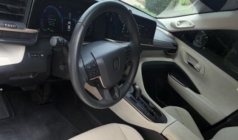 Toyota Crown H-full A3 GCC Hybrid Model: 2023/12
