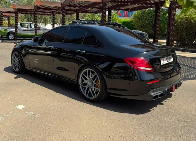 للبيع مرسيدس E63s ادشن ون موديل 2018 وراد كندا