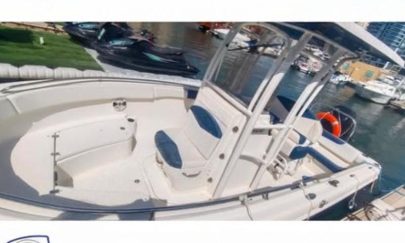 Robalo R222 EX. 2017 model year.