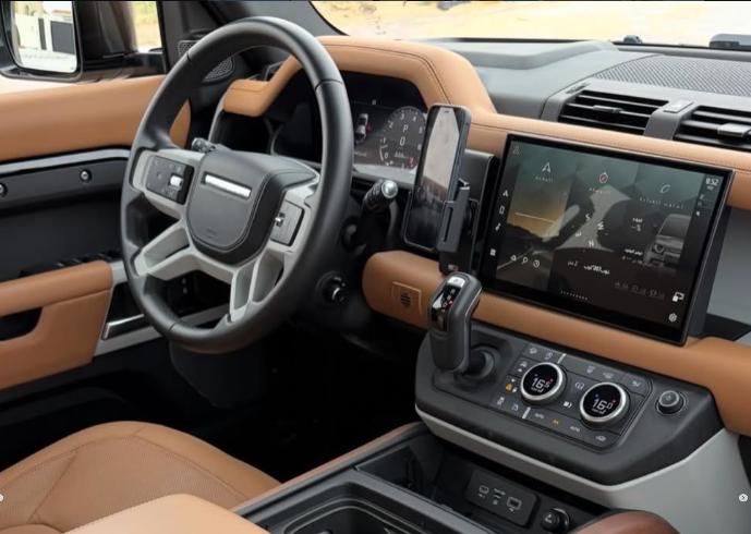 للبيع ديفندر HSE خليجي V6 موديل 2024 فول اوبش الطاير