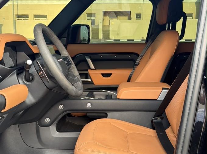 للبيع دفندر v8 خليجي الطاير موديل 2024