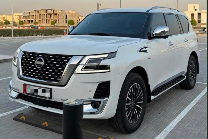 للبيع نيسان بلاتنيوم V8 موديل 2024