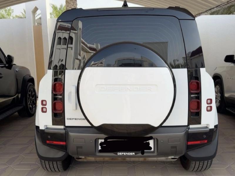 للبيع لاند روفر ديفندر p110  موديل 2024 خليجي تحت الضمان 