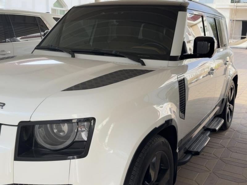 للبيع لاند روفر ديفندر p110  موديل 2024 خليجي تحت الضمان 