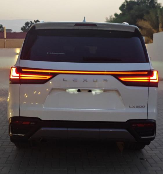للبيع لكزس LX600 Signature موديل 2024 فل اوبشن خليجي تحت الضمان 