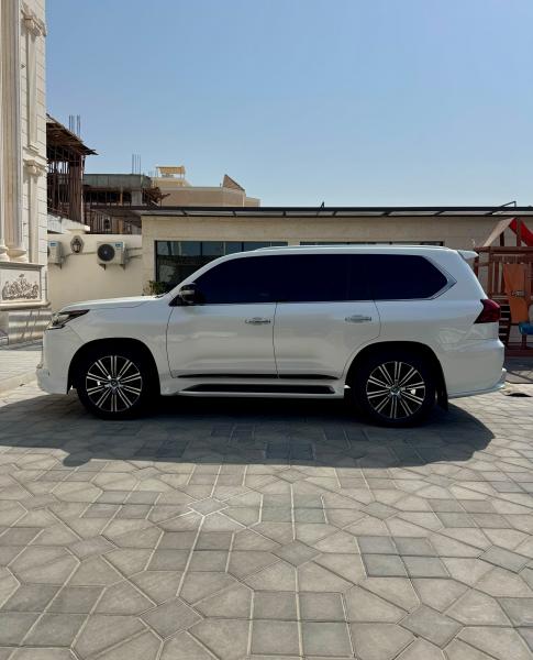 للبيع لكزس LX570 موديل 2018 من الوكاله مالك اول