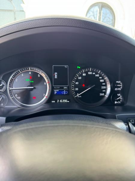 للبيع لكزس LX570 موديل 2018 من الوكاله مالك اول